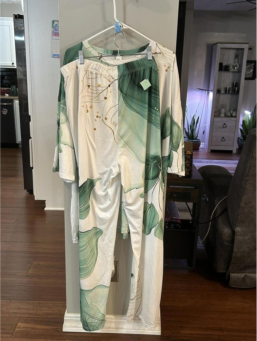 4XL Women's Two-Piece Lounge Set with Green Leaf Print